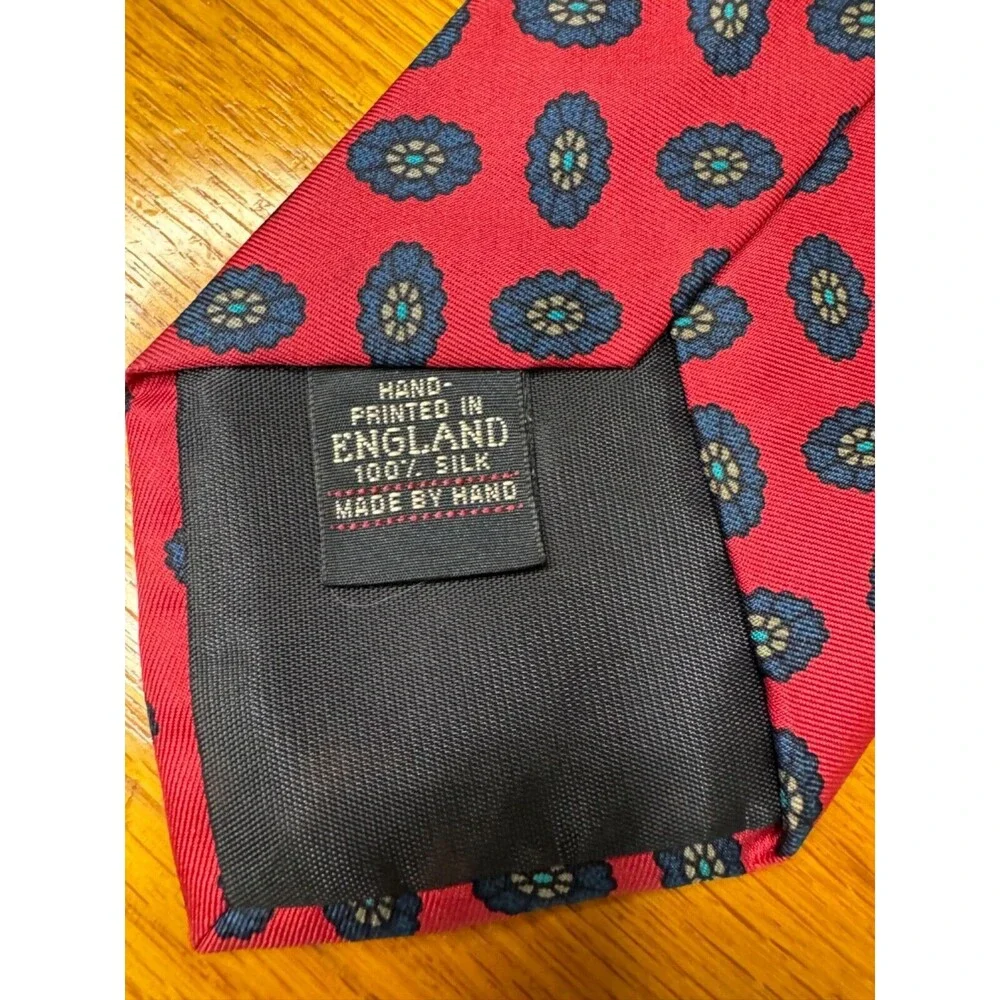 Vintage Ferrell Reed for Rothschilds 100% Silk Woven In England Red Paisley